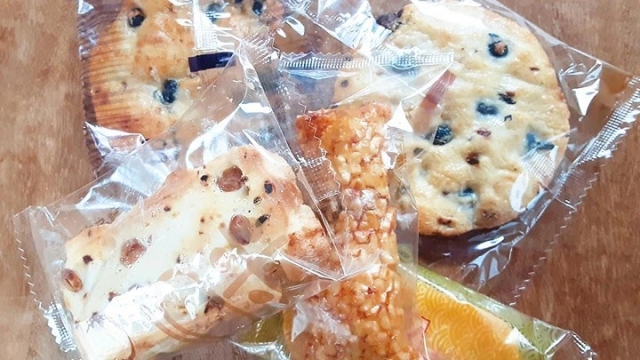 おせんべいの写真（夏のお供え物）