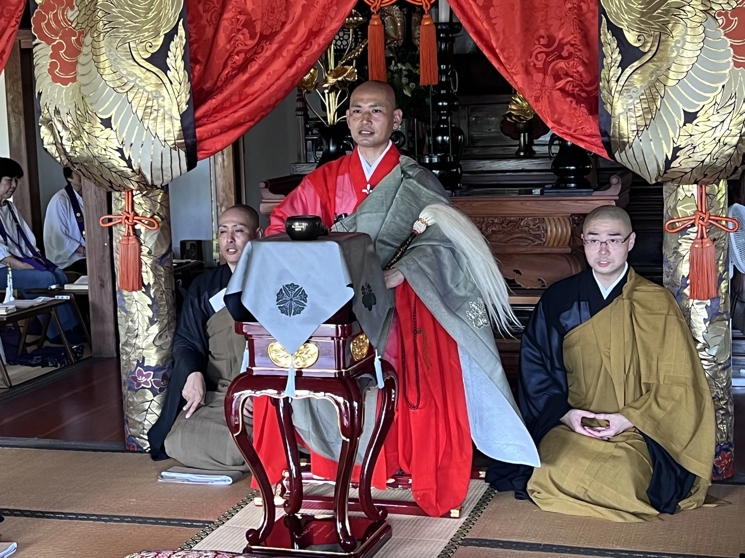 住職による読経