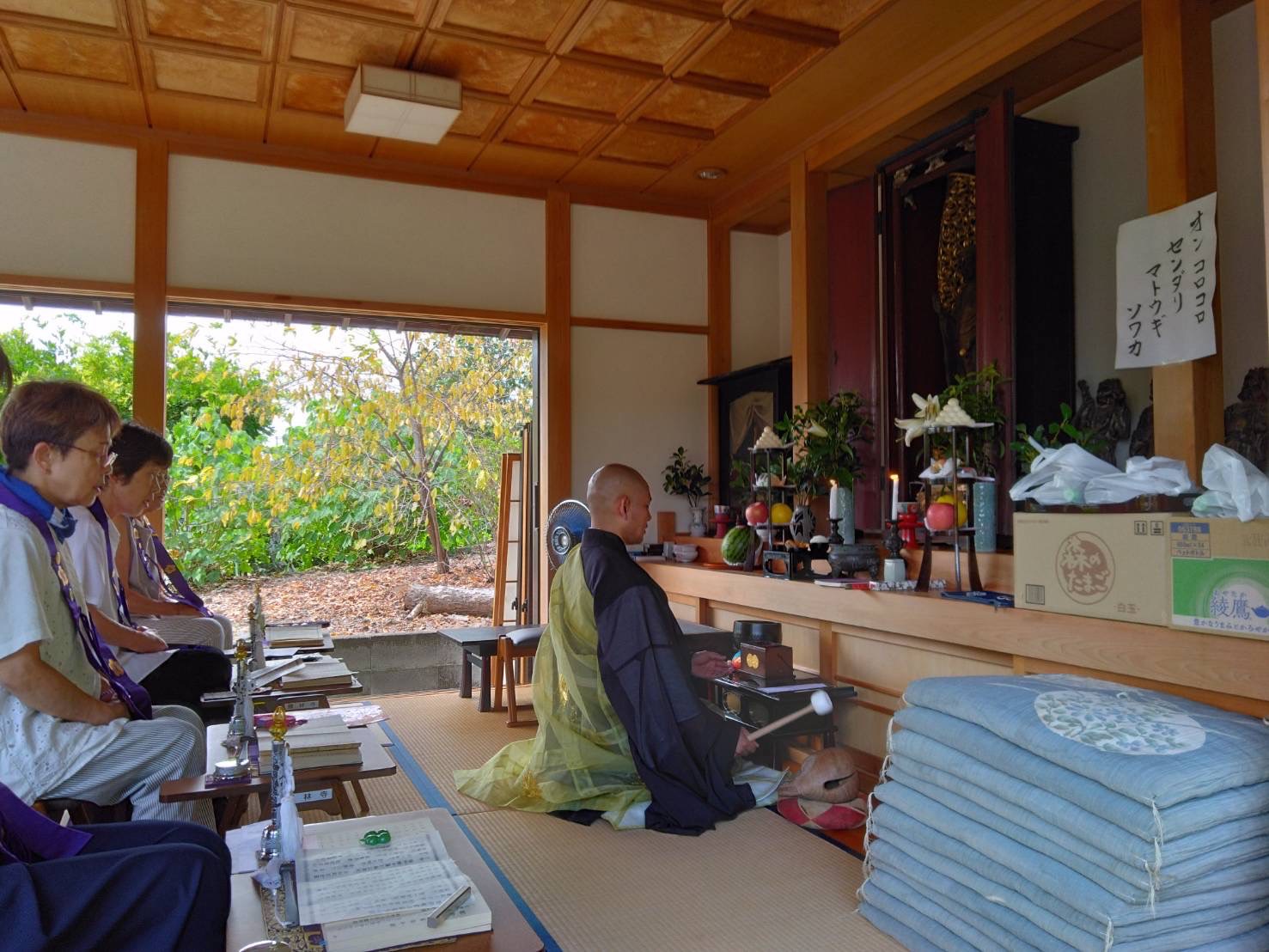 藤枝市 最林寺 薬師如来堂での読経の様子