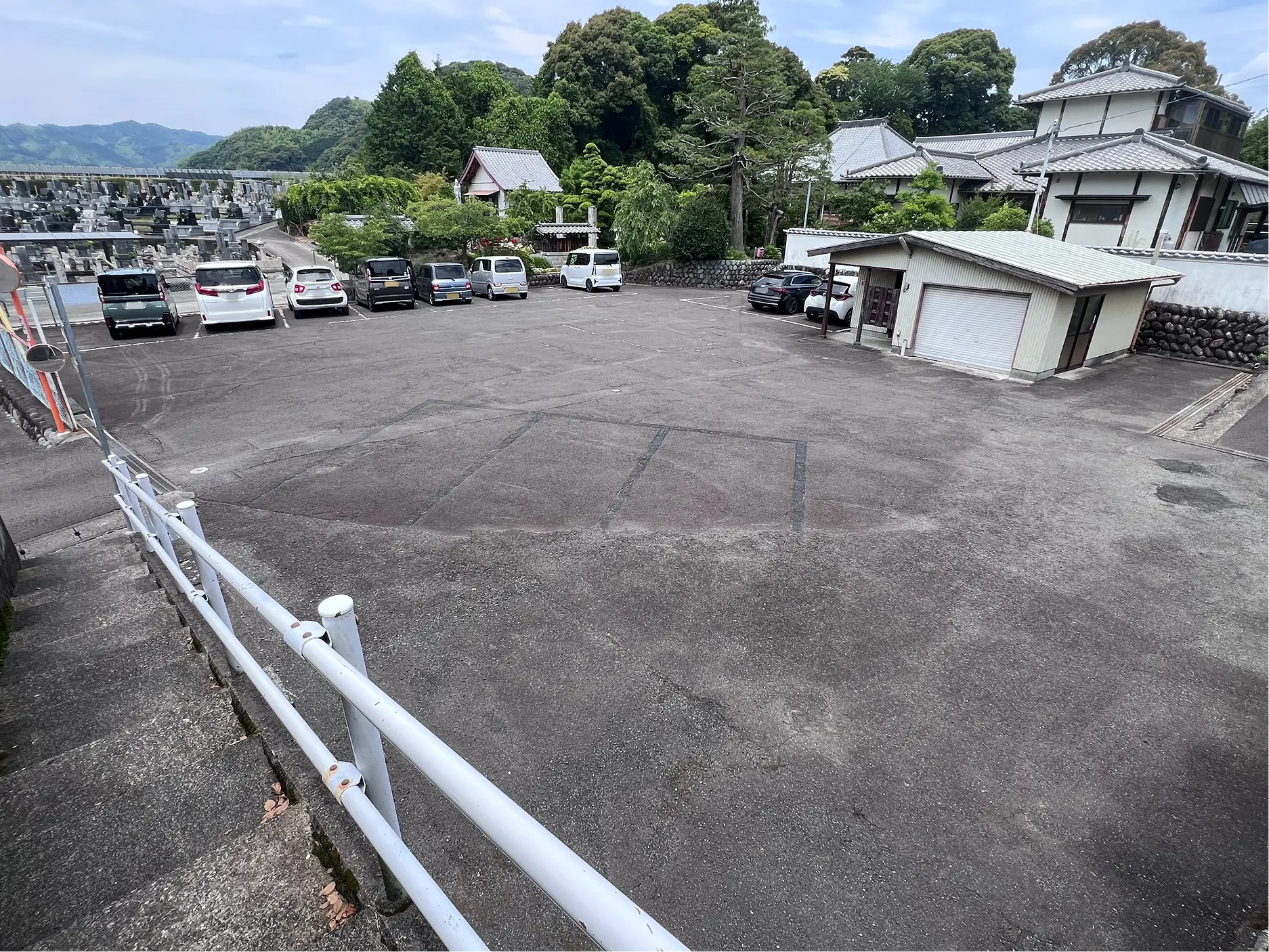 福てらす墓園の駐車場